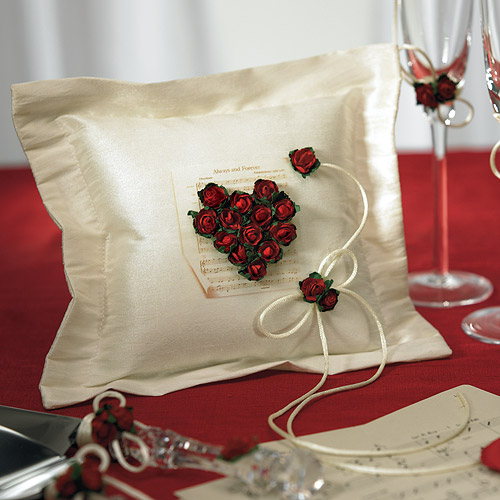 :  wedding%20accessories,%20flower%20of%20love%20ring%20pillow%20lg.jpg
: 2161
:  64.6 