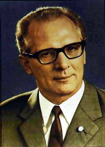 :  21_12_13_12_25_honecker.jpg
: 2507
:  44.7 